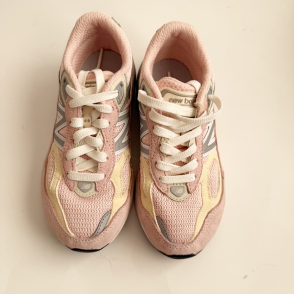 New Balance 990 Baby Pink Kids Sneakers Size 13 - Picture 7 of 8